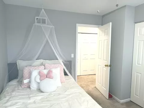 Bedroom - 953 Old Oak Cir #0, Algonquin, IL 60102 photo 5 of 8