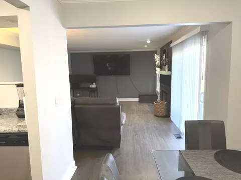 Living - 953 Old Oak Cir #0, Algonquin, IL 60102 photo 2 of 5