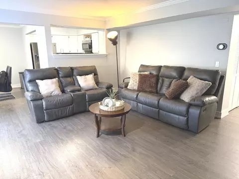 Living - 953 Old Oak Cir #0, Algonquin, IL 60102 photo 4 of 5