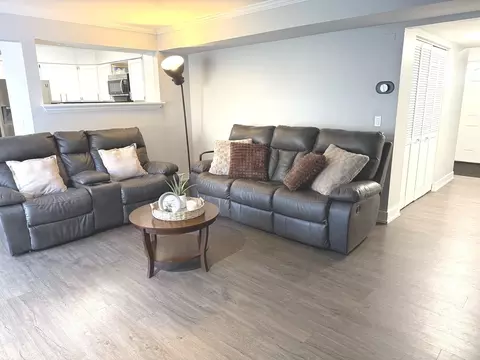 Living - 953 Old Oak Cir #0, Algonquin, IL 60102 photo 5 of 5