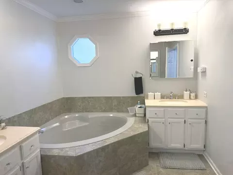 Bath - 953 Old Oak Cir #0, Algonquin, IL 60102 photo 9 of 9