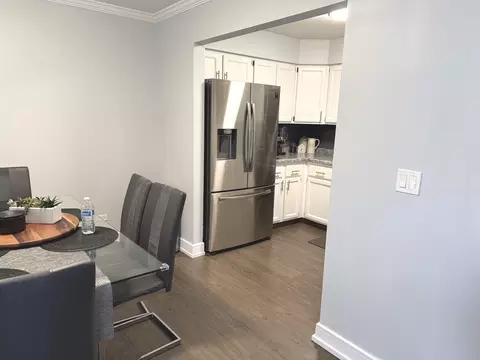 Kitchen - 953 Old Oak Cir #0, Algonquin, IL 60102 photo 1 of 4