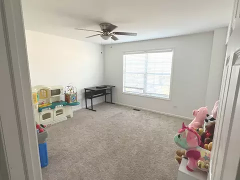 Bedroom - 953 Old Oak Cir #0, Algonquin, IL 60102 photo 6 of 8