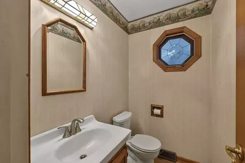 Bath - 27 W084 Fleming Dr, Winfield, IL 60190 photo 1 of 3