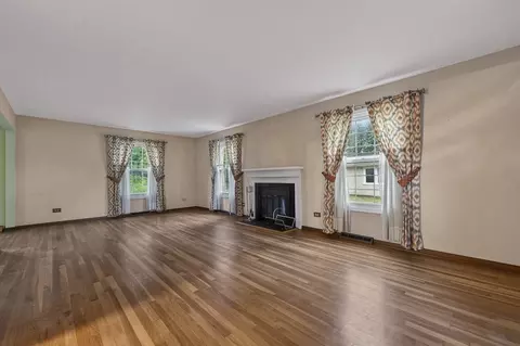 Living - 27 W084 Fleming Dr, Winfield, IL 60190 photo 2 of 4