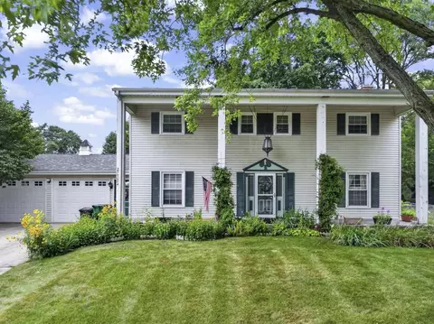 Exterior - 27 W084 Fleming Dr, Winfield, IL 60190 photo 5 of 5