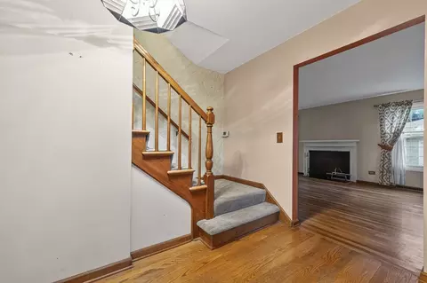 Entry Way - 27 W084 Fleming Dr, Winfield, IL 60190 photo 2 of 2