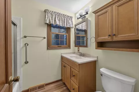 Bath - 27 W084 Fleming Dr, Winfield, IL 60190 photo 3 of 3