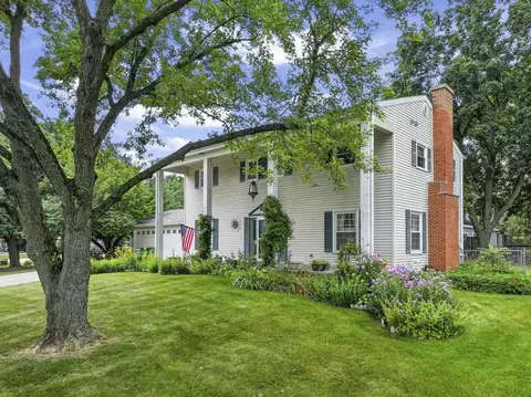 Exterior - 27 W084 Fleming Dr, Winfield, IL 60190 photo 2 of 5