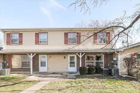 23 Wildwood Ln #G, Bolingbrook, IL 60440