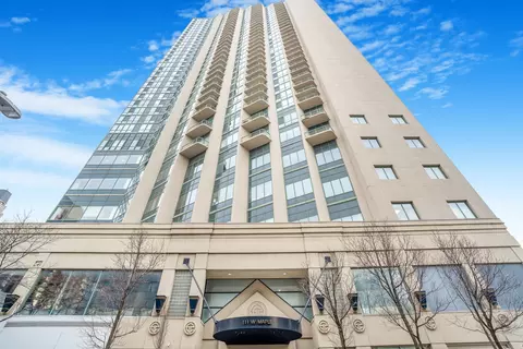 111 W Maple St #1809, Chicago, IL 60610