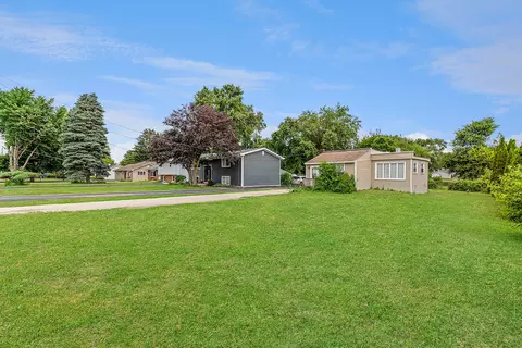 1 S217 Valley Rd, Lombard, IL 60148