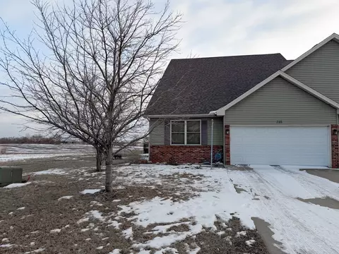 315 Burcham Dr, Le Roy, IL 61752