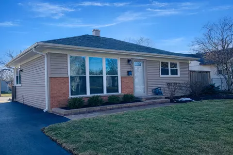 Exterior - 3605 Oriole Ln, Rolling Meadows, IL 60008 photo 2 of 9