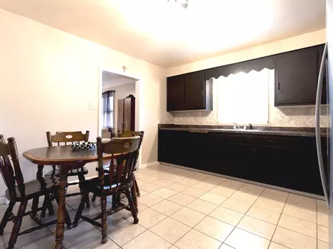 Kitchen - 744 E Benton St, Morris, IL 60450 photo 2 of 3