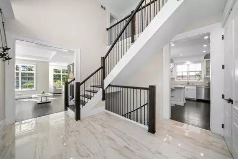 Entry Way - 330 Brookside Ln, Glencoe, IL 60022 photo 1 of 2