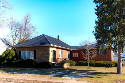 308 S Jackson St, Flanagan, IL 61740