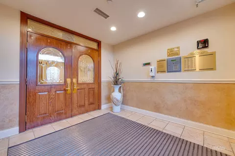 Entry Way - 1 Itasca Pl #412, Itasca, IL 60143 photo 1 of 5