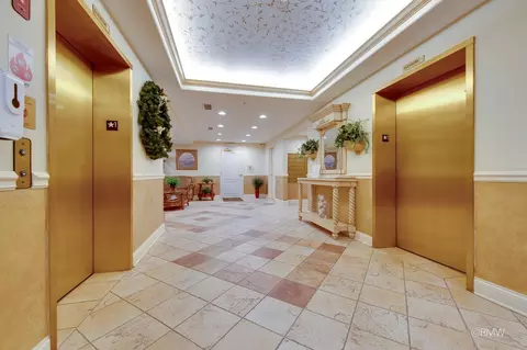 Entry Way - 1 Itasca Pl #412, Itasca, IL 60143 photo 5 of 5