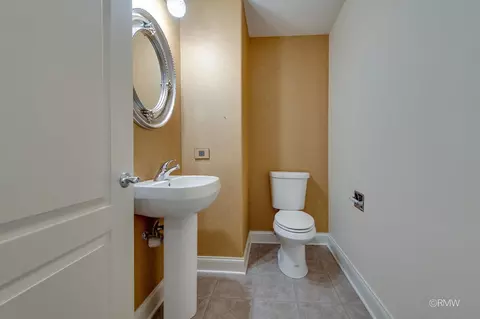 Bath - 1 Itasca Pl #412, Itasca, IL 60143 photo 1 of 3