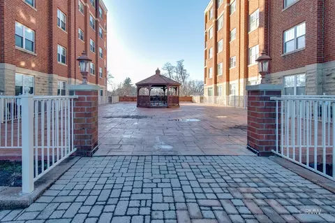 Exterior - 1 Itasca Pl #412, Itasca, IL 60143 photo 1 of 4