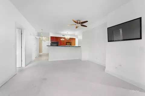 Living - 1 Itasca Pl #412, Itasca, IL 60143 photo 1 of 3