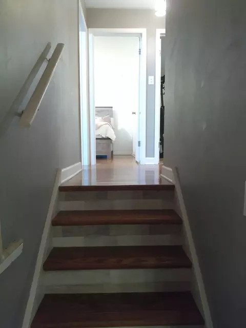 Entry Way - Undisclosed, Midlothian, IL 60445 photo 2 of 3