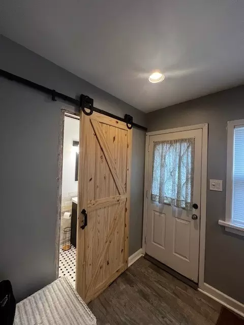 Entry Way - Undisclosed, Midlothian, IL 60445 photo 1 of 3