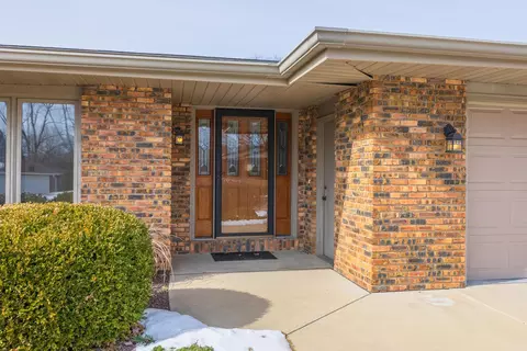 Entry Way - 207 Hampton Dr, Bloomington, IL 61704 photo 1 of 6