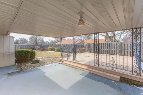 Exterior - 207 Hampton Dr, Bloomington, IL 61704 photo 3 of 10