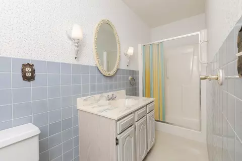 Bath - 207 Hampton Dr, Bloomington, IL 61704 photo 1 of 4