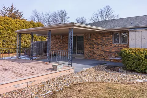 Exterior - 207 Hampton Dr, Bloomington, IL 61704 photo 6 of 10