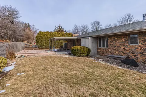 Exterior - 207 Hampton Dr, Bloomington, IL 61704 photo 4 of 10