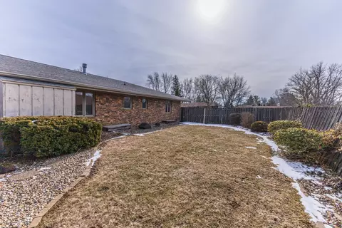 Exterior - 207 Hampton Dr, Bloomington, IL 61704 photo 5 of 10
