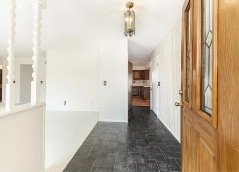 Entry Way - 207 Hampton Dr, Bloomington, IL 61704 photo 4 of 6