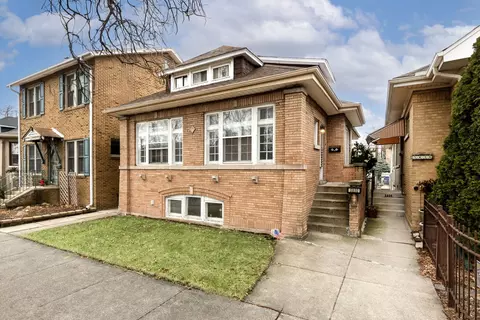 5832 N Sacramento Ave, Chicago, IL 60659