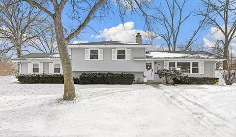 308 Spruce Dr, Naperville, IL 60540
