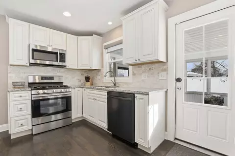 308 Spruce Dr, Naperville, IL 60540 photo 9