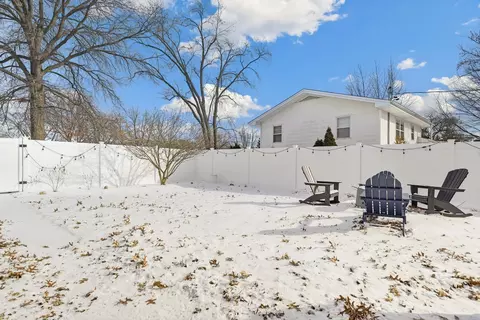 308 Spruce Dr, Naperville, IL 60540 photo 23