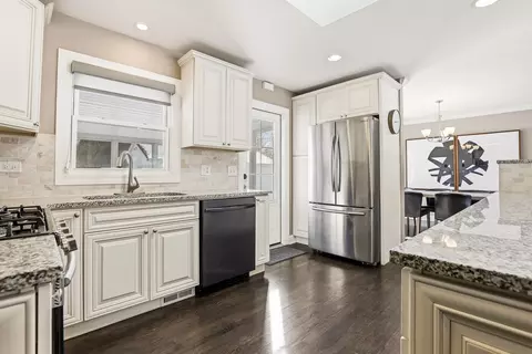 308 Spruce Dr, Naperville, IL 60540 photo 8
