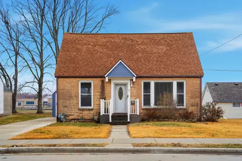 710 E 16th St, Sterling, IL 61081