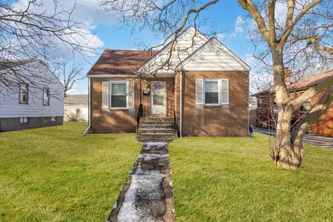 18052 Wentworth Ave, Lansing, IL 60438