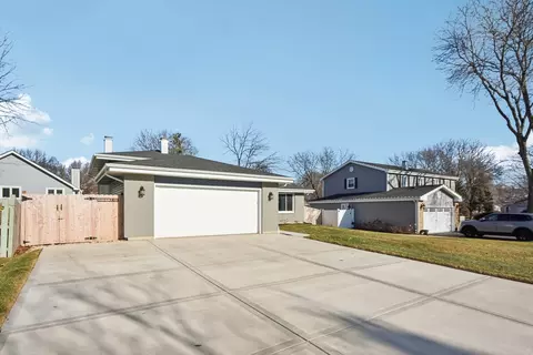 103 Pipers Dr, Bartlett, IL 60103 photo 3