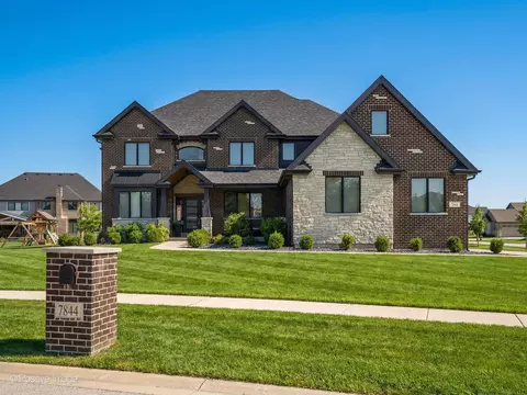 7844 Northwoods Ct, Frankfort, IL 60423