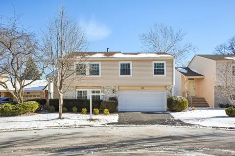 108 Croftwood Ct, Rolling Meadows, IL 60008