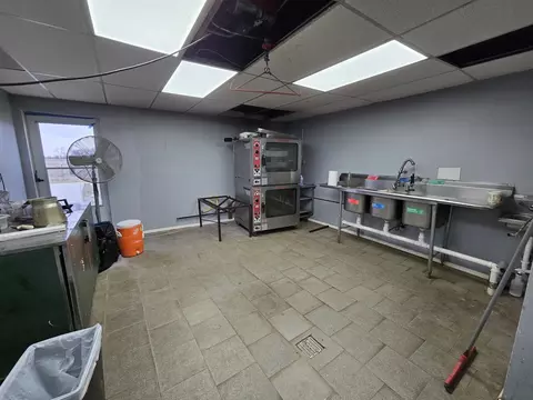 Kitchen - 3303 Exchange St, Crete, IL 60417 photo 6 of 6