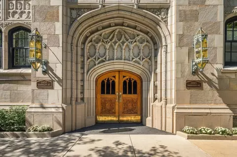 2920 N Commonwealth Ave #12A, Chicago, IL 60657