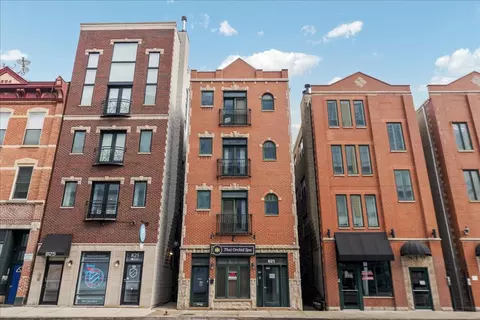 821 N Milwaukee Ave #3, Chicago, IL 60642