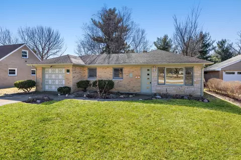 479 Porter Ave, Crystal Lake, IL 60014