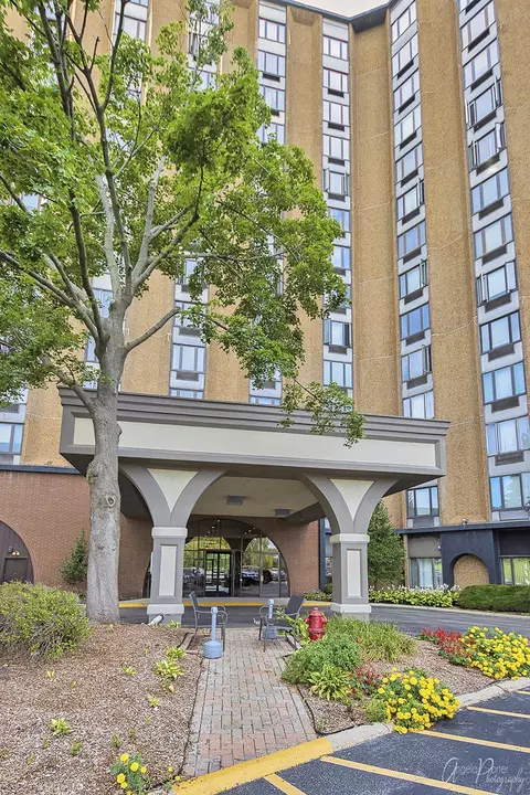 1 Renaissance Pl #1100, Palatine, IL 60067